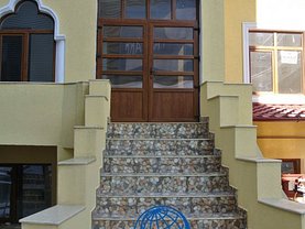 Casa de închiriat 8 camere, în Piteşti, zona Ultracentral