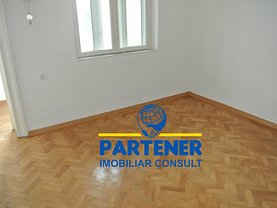 Casa de închiriat 4 camere, în Piteşti, zona Central