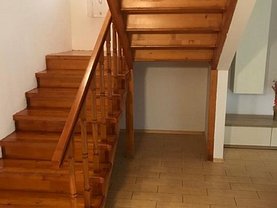 Casa de vânzare sau de închiriat 4 camere, în Piteşti, zona Periferie