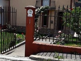 Casa de vânzare sau de închiriat 4 camere, în Piteşti, zona Craiovei
