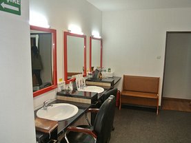 Închiriere spaţiu comercial