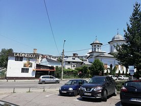 Închiriere spaţiu comercial