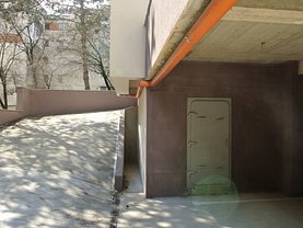 Vânzare boxa si garaj în Pitesti, Eremia