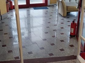 Închiriere spaţiu comercial