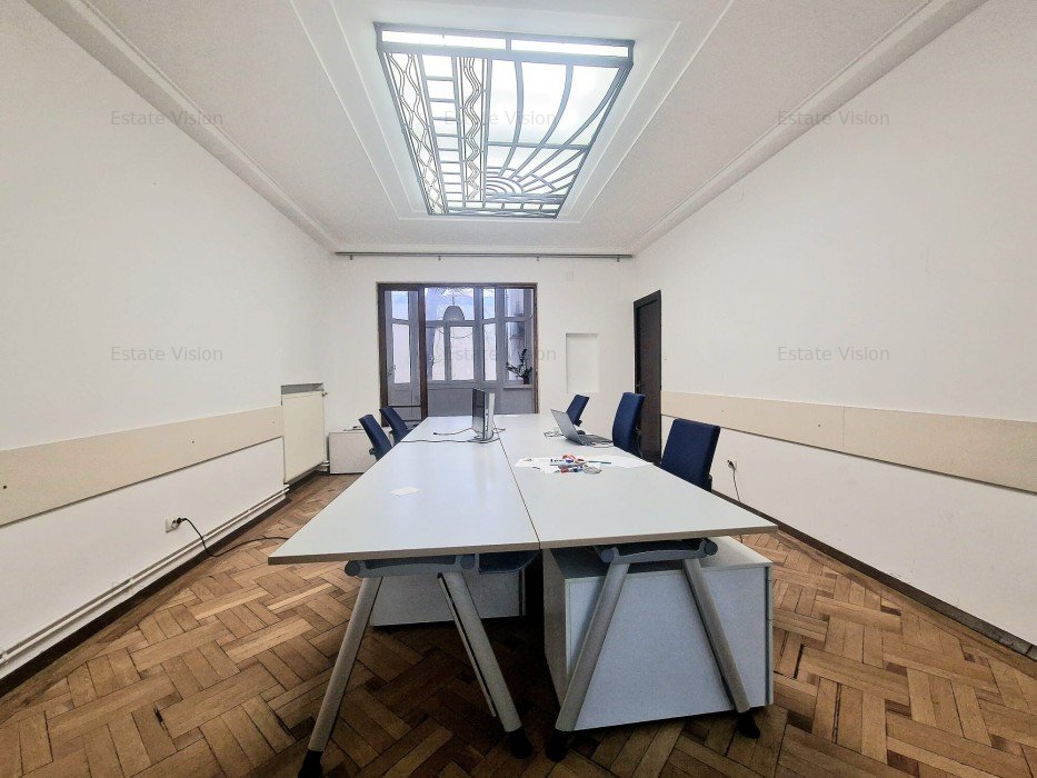 Apartament foarte spatios, 175 mp, 6 camere, tavane inalte, zona Plantelor-Traia