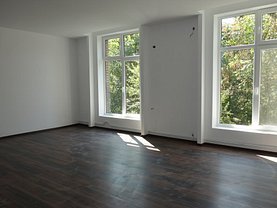 Închiriere spaţiu comercial