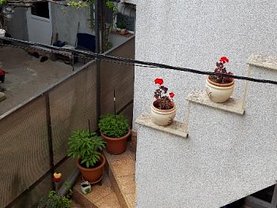 Casa de vânzare 4 camere, în Constanta, zona CET