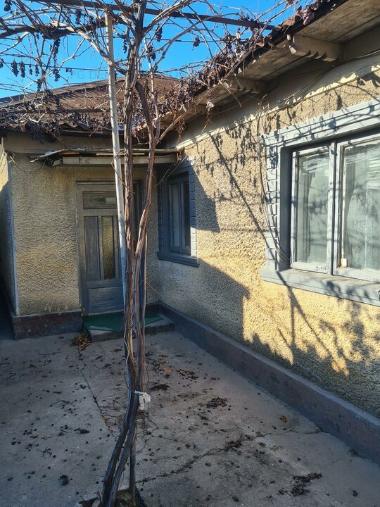 Casa demolabila zona Bratianu 50000euro