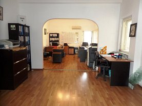 Apartament de vânzare 3 camere, în Bucureşti, zona P-ţa Romană
