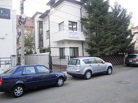 Casa de închiriat 11 camere, în Bucuresti, zona Unirii