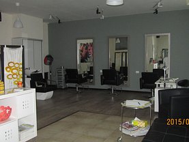 Vânzare spaţiu comercial