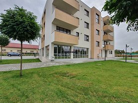 Închiriere spaţiu comercial