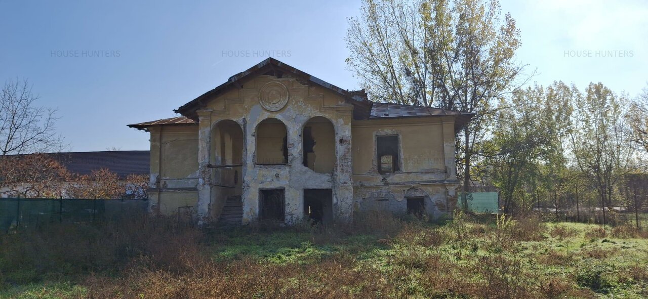 Se vinde conacul Iuca din Conțești