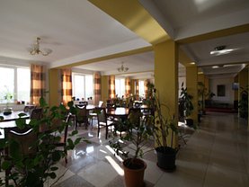 Vânzare spaţiu comercial
