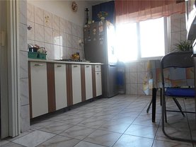 Apartament de vânzare 3 camere, în Constanta, zona Tomis III