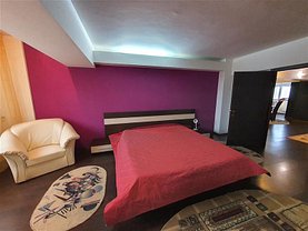 Apartament de închiriat 3 camere, în Bacău, zona 9 Mai
