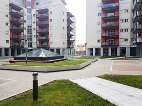 Vânzare spaţiu comercial