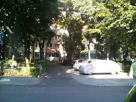 Apartament de vânzare 3 camere, în Bucuresti, zona Berceni
