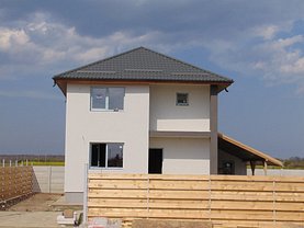 Casa de vânzare 4 camere, în Săbăreni