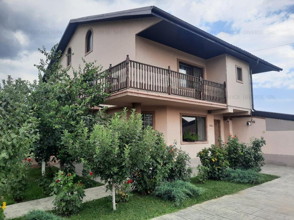 FARA COMISION casa cu 4 camere 2 bucatarii 2 puturi beci livada mare pe 3300mp