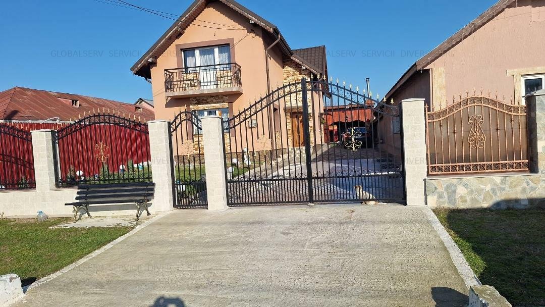 FARA COMISION CASA ELEGANTA 6 camere 3 bai 2 bucatarii garaj curte merita vazut