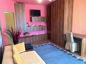 Apartament de închiriat 3 camere, în Floresti, zona Central