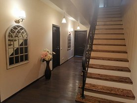 Casa de vânzare 6 camere, în Ovidiu, zona Central