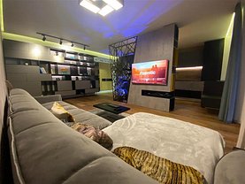 Apartament de vânzare 3 camere, în Braşov, zona Tractorul