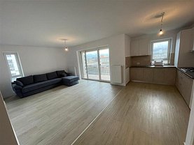 Apartament de vânzare 3 camere, în Braşov, zona Tractorul