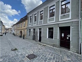 Apartament de închiriat 3 camere, în Braşov, zona Central