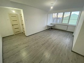 Apartament de vânzare 4 camere, în Bistriţa, zona Central