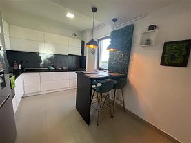 Apartament de vânzare 3 camere, în Braşov, zona Tractorul