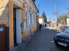 Închiriere spaţiu comercial
