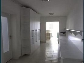 Închiriere spaţiu comercial