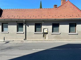 Vânzare spaţiu comercial