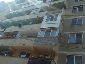 Apartament de vânzare 3 camere, în Marghita, zona Central