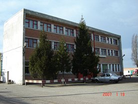 Vânzare spaţiu industrial