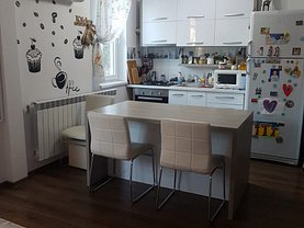 Apartament de vânzare 3 camere, în Tulcea, zona Ultracentral