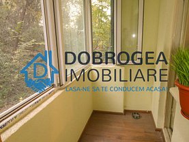 Apartament de vânzare 3 camere, în Tulcea, zona Pelican