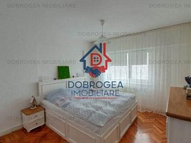 Apartament de vânzare 3 camere, în Tulcea, zona Peco