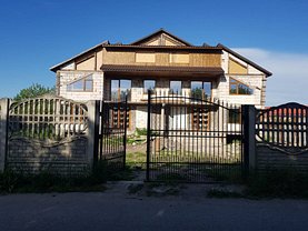 Casa de vânzare 8 camere, în Deva, zona Zarand