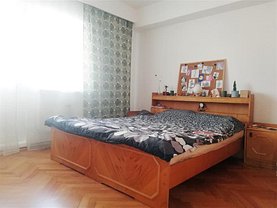 Apartament de închiriat 3 camere, în Cluj-Napoca, zona Central