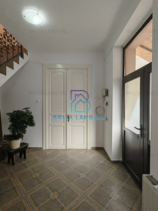 Calarasi, Hala Traian, casa stradal, Sp+P+E, sup. 207mp, teren 156mp