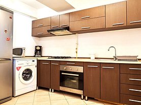 Apartament de închiriat 3 camere, în Navodari, zona Central