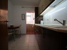 Apartament de vânzare 3 camere, în Constanţa, zona Central