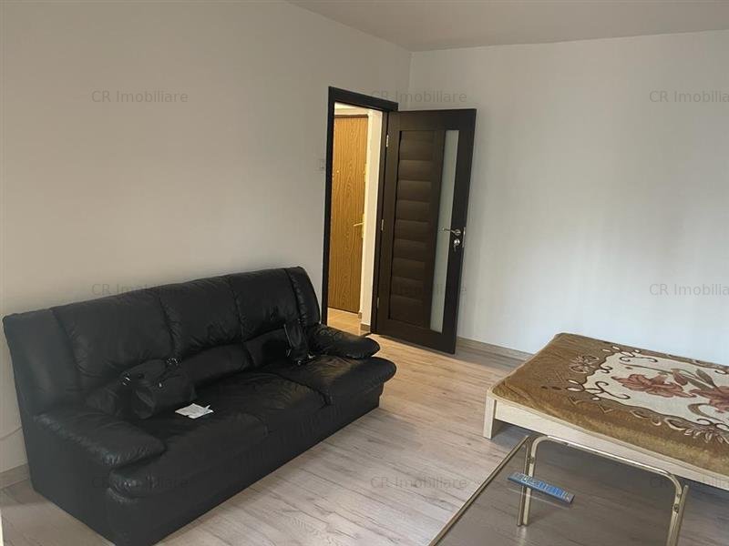 Garsoniera, Piata Victoriei,