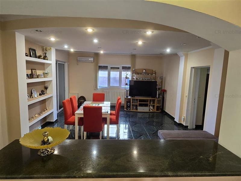 Casa de vanzare 7 camere Piata Progresu