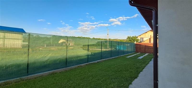 Casa la cheie, pe parter cu 2 dormitoare living, dependinte multiple