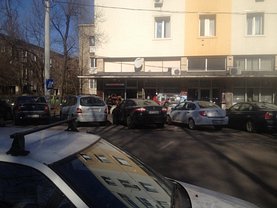 Vânzare spaţiu comercial