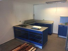Închiriere spaţiu comercial
